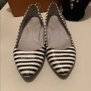 AEROSOLES Black and White Loafers Stylish Flats